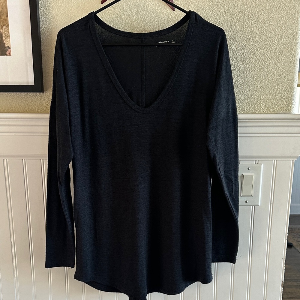 Abercrombie & Fitch Black Long Sleeve V-Neck Top
